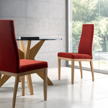 Silla Magic de la marca nacional Pemi Mobiliario en tapizado Armani 12 y vista de ambiente.