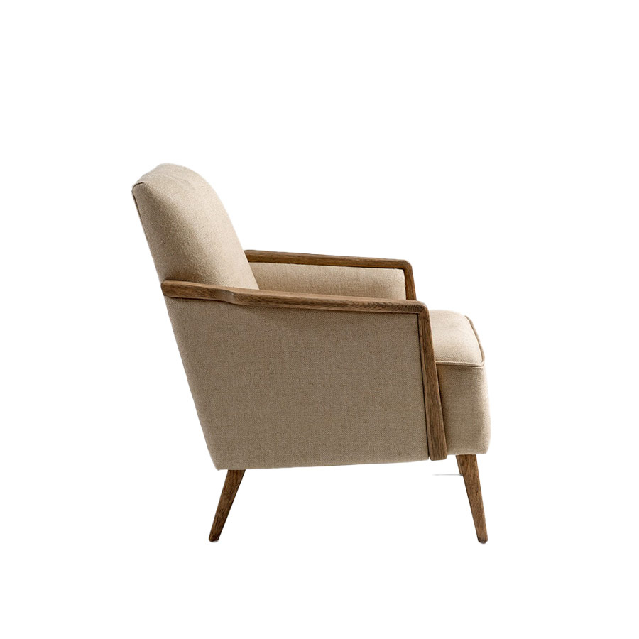 Perfil del Sillón de lino con patas de roble de Crisal Decoración