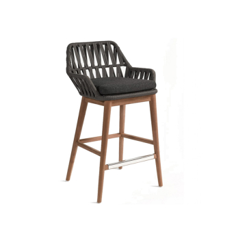 Taburete Townpe de Crisal Decoración, con estructura en madera de teca y asiento de cuerda