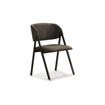 Silla Riu de la marca Pemi en acabado taipei 8 y patas de metal negro.