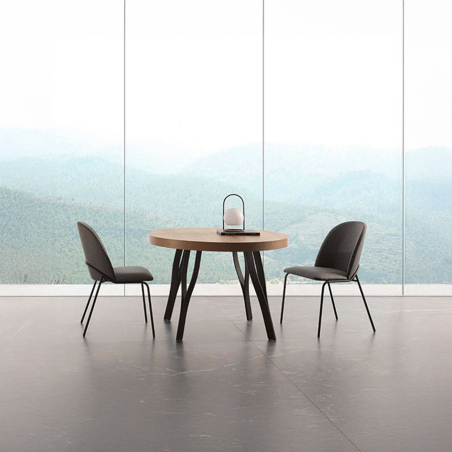 Silla Nova de la marca nacional Pemi Mobiliario en tapizado gris oscuro.