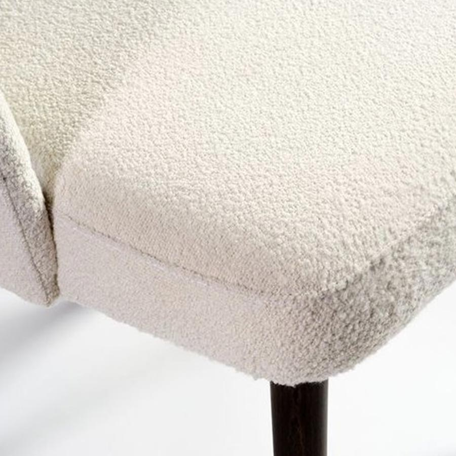 Detalle del tapizado en tela de la Silla Lexi de Crisal Decoración