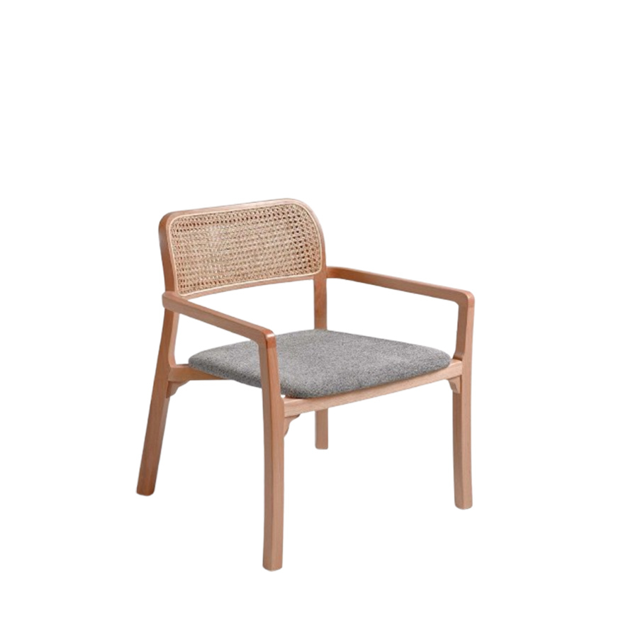 Silla Aitana de Crisal Decoración, en madera con asiento tapizado y respaldo en ratán