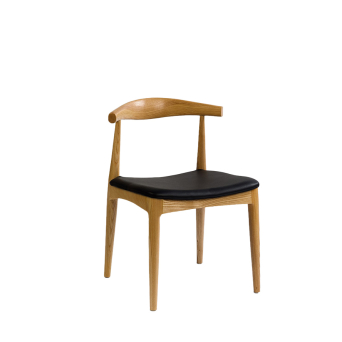 Silla de madera natural con asiento tapizado negro, de Crisal Decoración