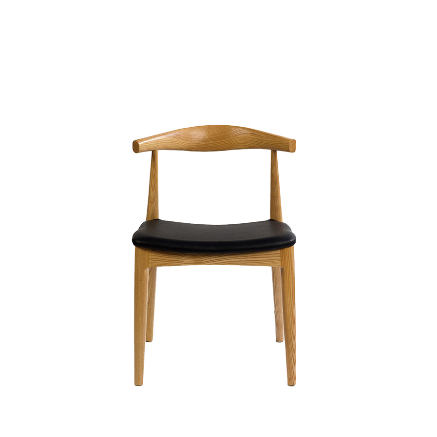 Vista frontal de la Silla Natural con asiento negro de Crisal Decoración