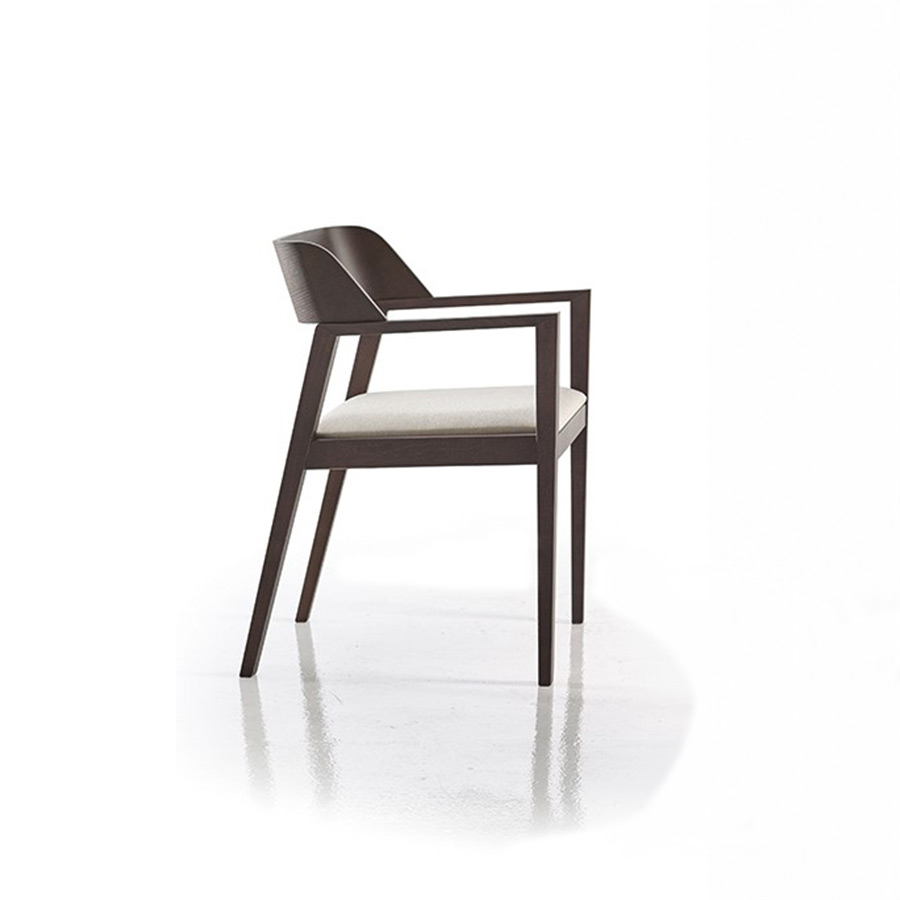 Silla Midas de la marca Pemi Mobiliario en tapizado Brunei 6 y vista lateral.