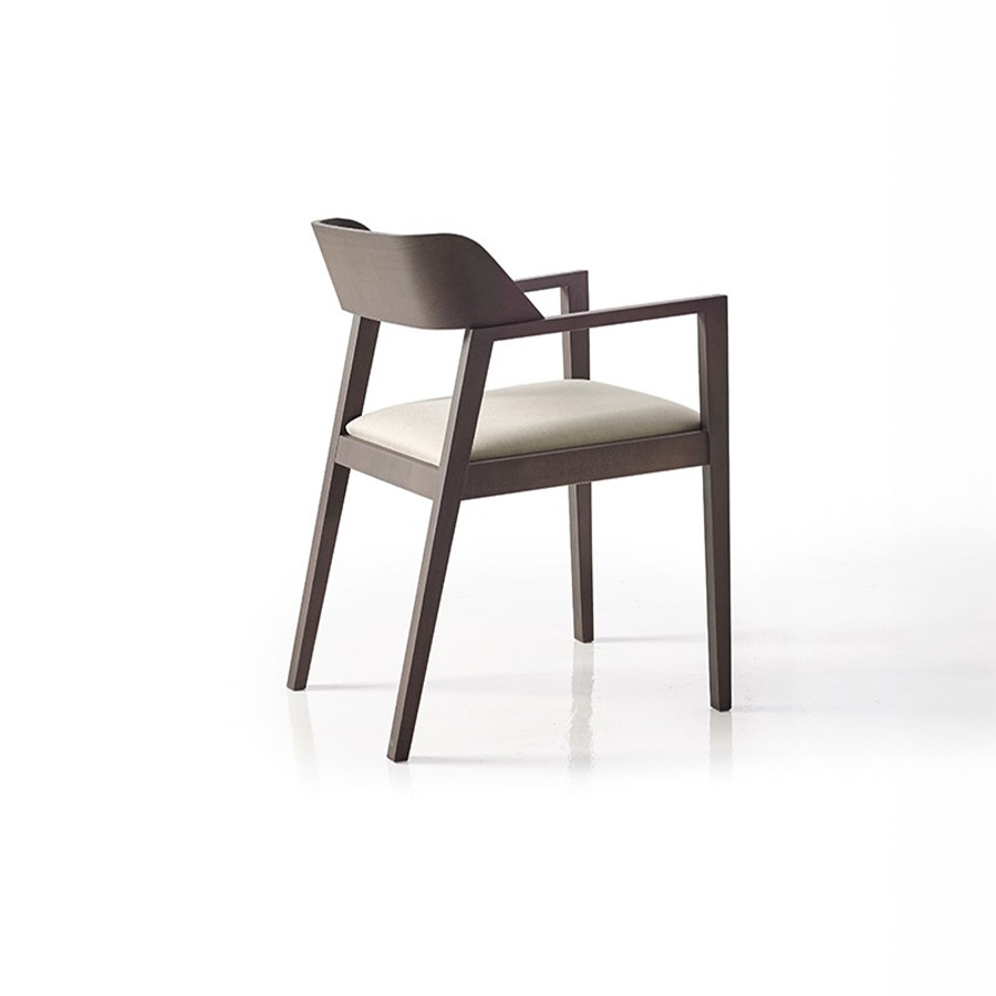 Silla Midas de la marca Pemi Mobiliario en tapizado Brunei 6.