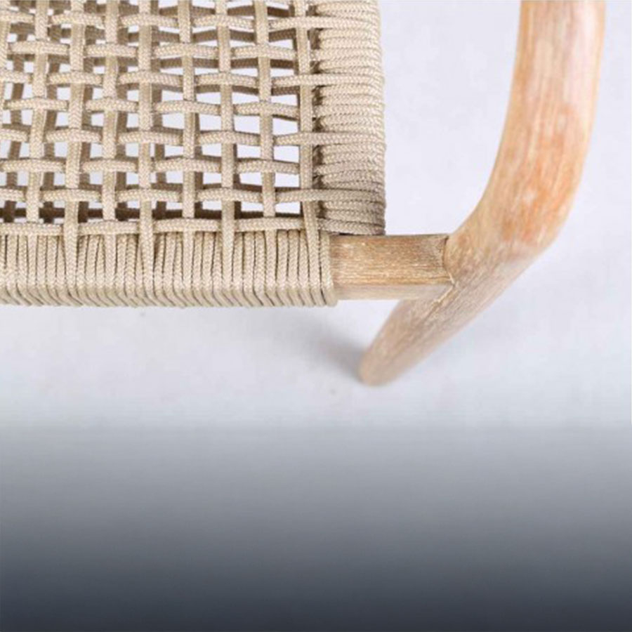 Detalle del asiento de cuerda sintética de la Silla Javiro de Crisal Decoración