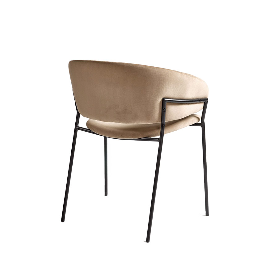 Vista trasera de la Silla de terciopelo beige de Crisal Decoración