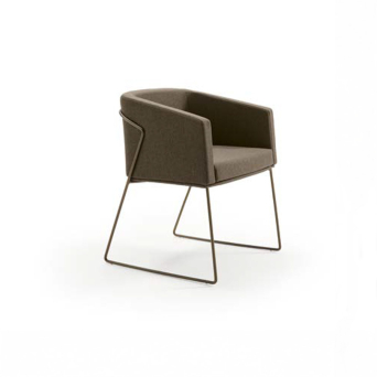 Sillón Artis de la marca nacional Pemi en tapizado mastiff 13 y vista lateral.
