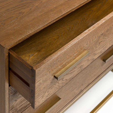 Detalle del cajón de la Cómoda de roble y metal de Crisal Decoración