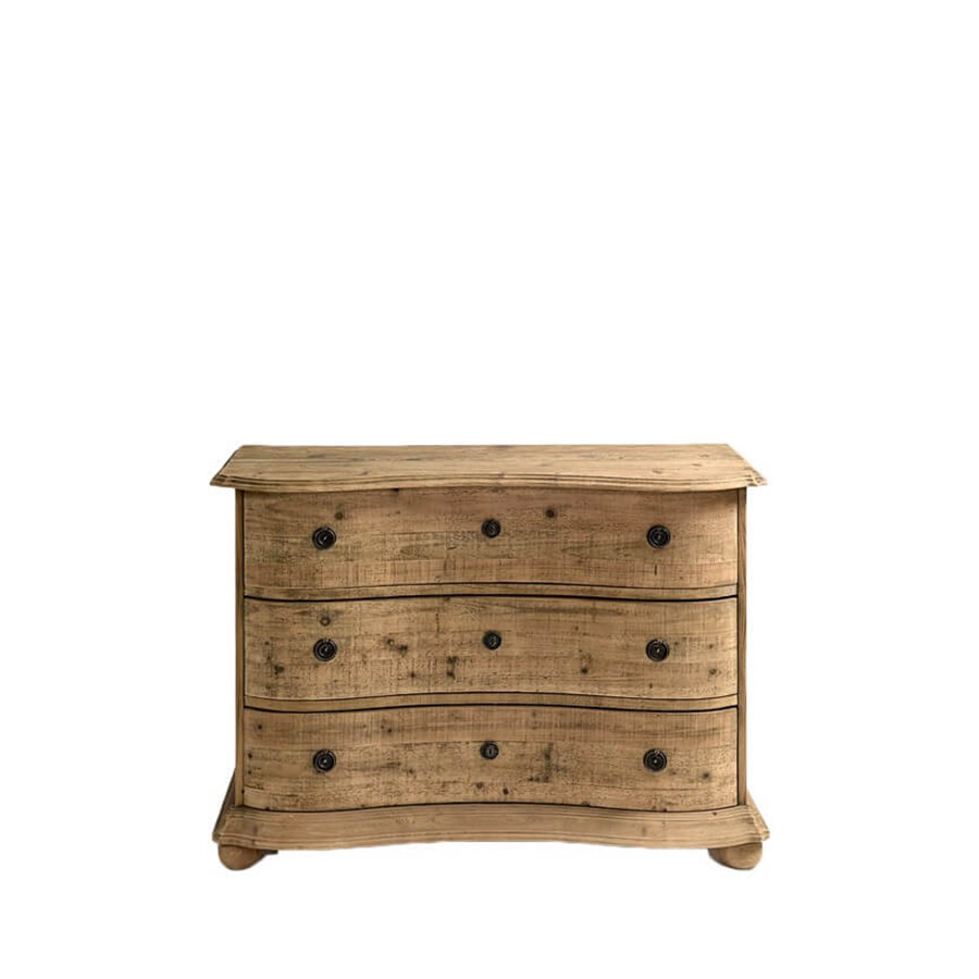 Vista frontal de la Cómoda envejecida de Crisal Decoración, en madera de pino