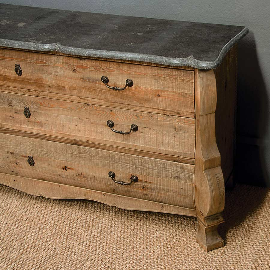 Detalle del tablero de piedra de la Cómoda de madera de pino de Crisal Decoración