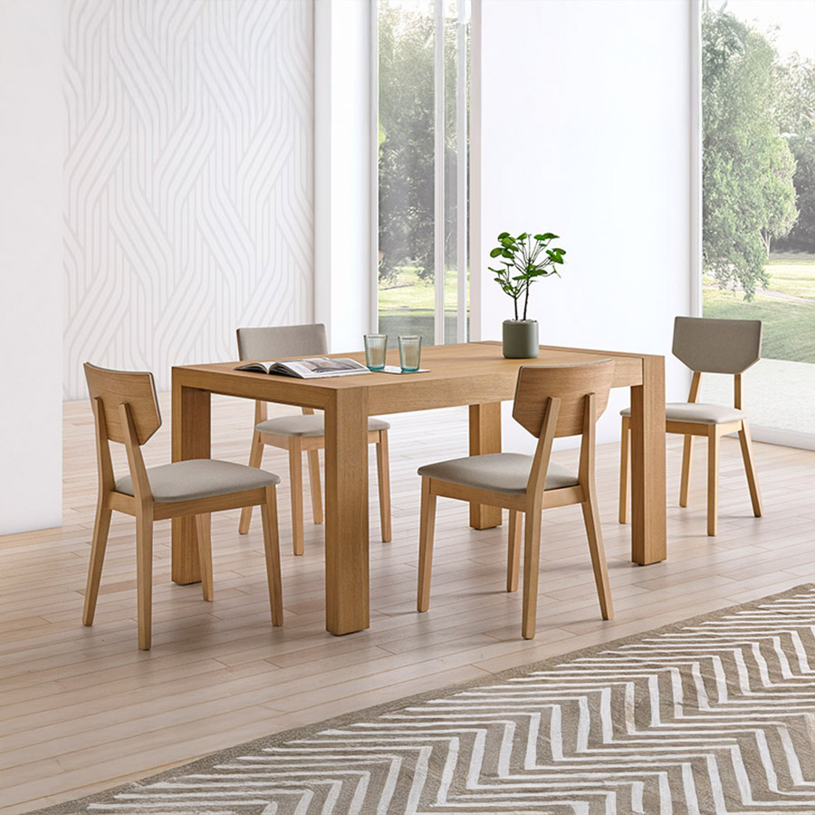 Mesa extensible de comedor Évora de Pemi fabricada en melamina y vista de ambiente extendida con sillas modelo domus.