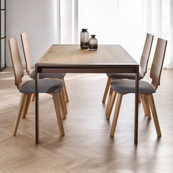 Mesa extensible cuadrada Tema de la marca Pemi Mobiliario, fabricada en melamina de primera calidad. 2