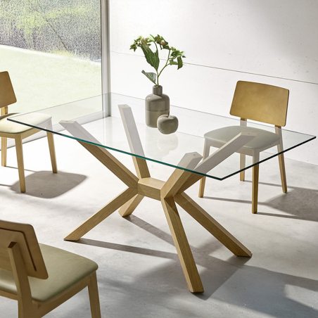 Mesa de comedor Sonia de la marca Pemi Mobiliario en vista de ambiente con modelo de sillas Vilma.