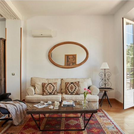 Mesa de madera y acero, de Crisal Decoración, integrada en ambiente