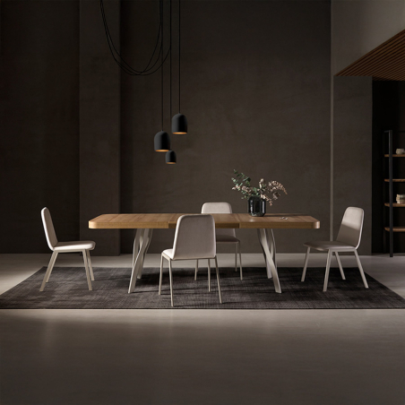 Mesa de comedor rectangular extensible de la firma nacional Pemi Mobiliario en vista de ambiente con modelo de sillas Marni.