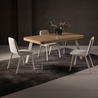 Mesa de comedor rectangular extensible de la firma nacional Pemi Mobiliario en acabado roble.