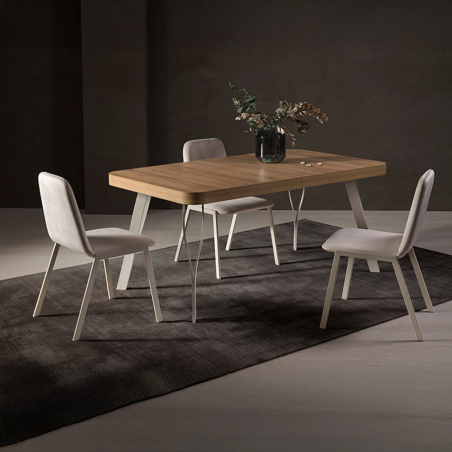 Mesa de comedor rectangular extensible de la firma nacional Pemi Mobiliario en acabado roble.