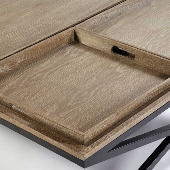 Mesa de centro de Crisal Decoración fabricada en roble envejecido y patas de metal negro 2