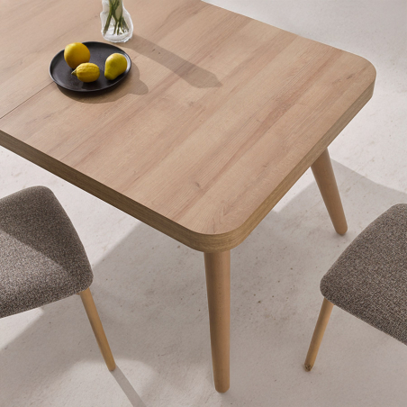 Mesa rectangular extensible Vinca de la marca nacional Pemi Mobiliaro en vista detalle de la pata.