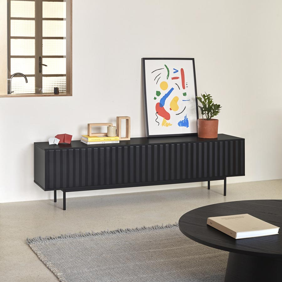 Mueble TV Sierra de Teulat en acabado negro, integrado en ambiente
