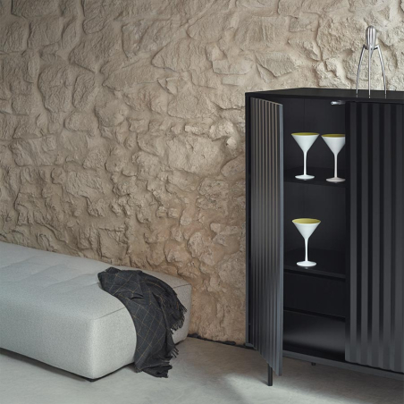 Detalle de los estantes interiores del Mueble auxiliar Sierra de Teulat