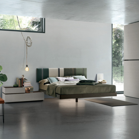Cama Diagonal Life de la firma italiana Tomasella con somier Ring 120 suspendido.