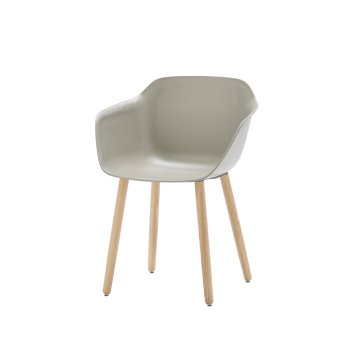 Sillón Taia Wood carcasa de polipropileno, de la firma nacional Inclass