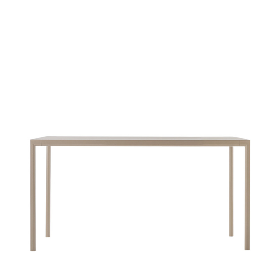 Mesa Sui de Inclass acabado en roble natural.