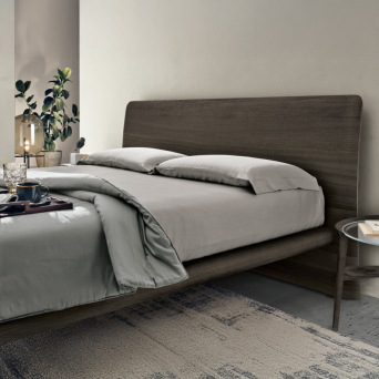 Cama Prado de la firma italiana Tomasella en acabado roble moka. 2