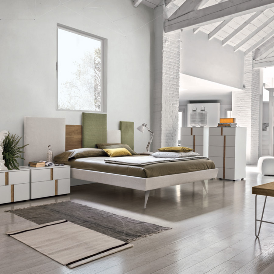 Cama Skyline Evergreen de la firma italiana Tomasella con somier vaschetta en acabado Selfie.