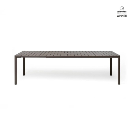 Mesa de terraza de la firma de diseño italiana Nardi de tamaño 211 y acabado terra, con premio de diseño archiproducts.