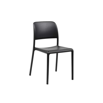 Silla de terraza Riva sin brazos, en acabado antracita, de la firma de diseño italiano Nardi.