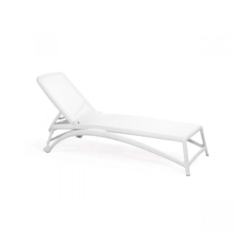 Tumbona atlántico de la firma de diseño italiana Nardi, en acabado blanco.