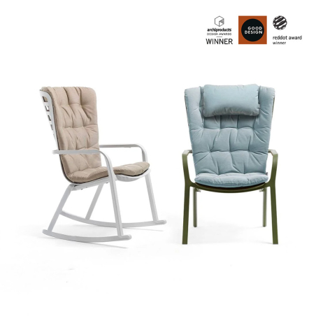Sillón de terraza Folio confort de la firma de diseño Nardi, con logos de premios de diseños obtenidos.