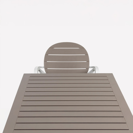 Mesa cuadrada de terraza Cube de la fimra de diseño Nardi en acabado tortora.