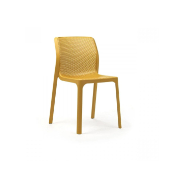 Silla de terraza Bit de la firma de diseño Nardi en acabado senape.
