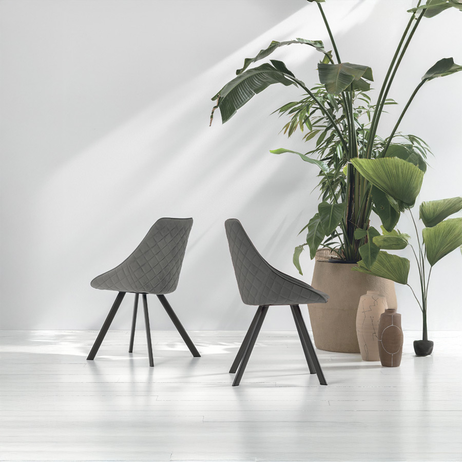 Silla Bilbao de la firma italiana Target Point en acabado grafito terciopelo.