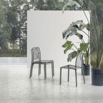 Silla Futura en acabado transparente de la firma italiana Target Point. 2