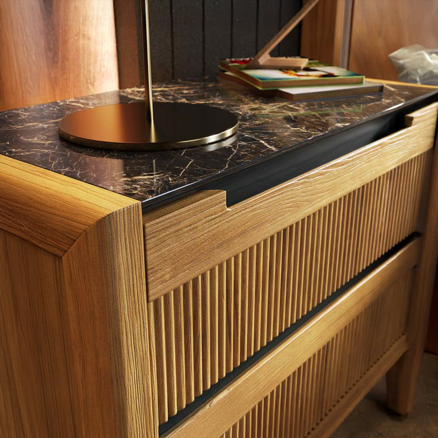 Mesita de la composición Tallín 15 de la marca Grupo Seys, en acabado roble y tapa porcelánica en black gold y vista detalle.