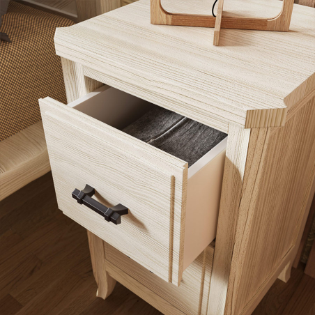 Mesita de noche Génova de 40 cm de ancho, en acabado blanco pluma de Grupo Seys y vista con cajón abierto.