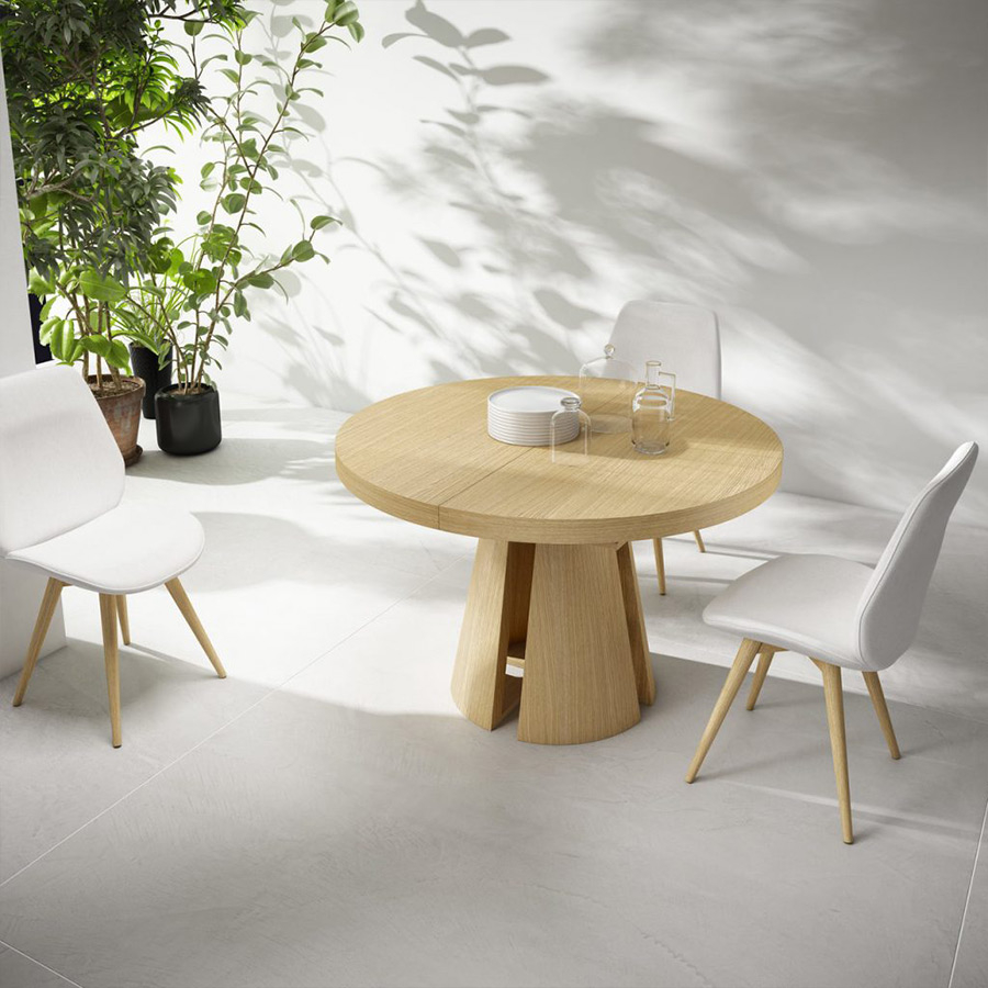 Mesa de comedor modelo Bia de la marca portuguesa Tabula con pie central.