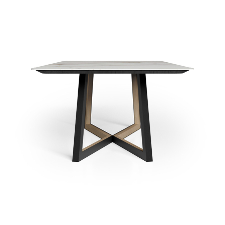 Mesa Mariland dela firma portuguesa Tabula, con tapa de porcelánico y estructura en metal.