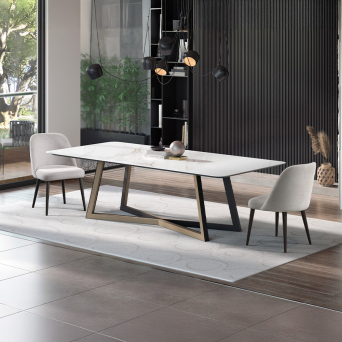 Mesa Mariland dela firma portuguesa Tabula, con tapa de porcelánico apollo white. 2