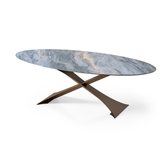 Mesa Vik de la firma portuguesa Tabula, con tapa porcelánico.
