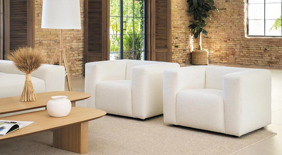 Sillones blancos y robustos de diseño actual