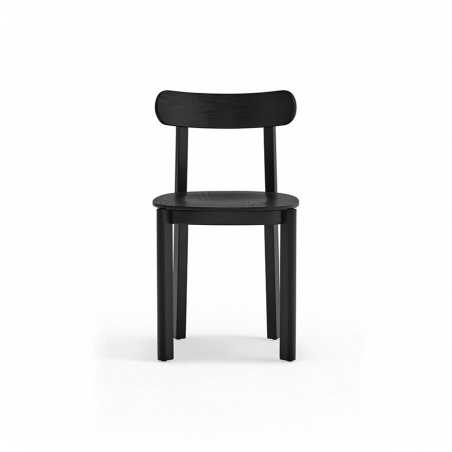 Silla Nara de la firma valenciana Teulat, en acabado negro y vista frontal.