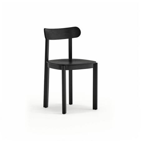 Silla Nara de la firma valenciana Teulat, en acabado negro.